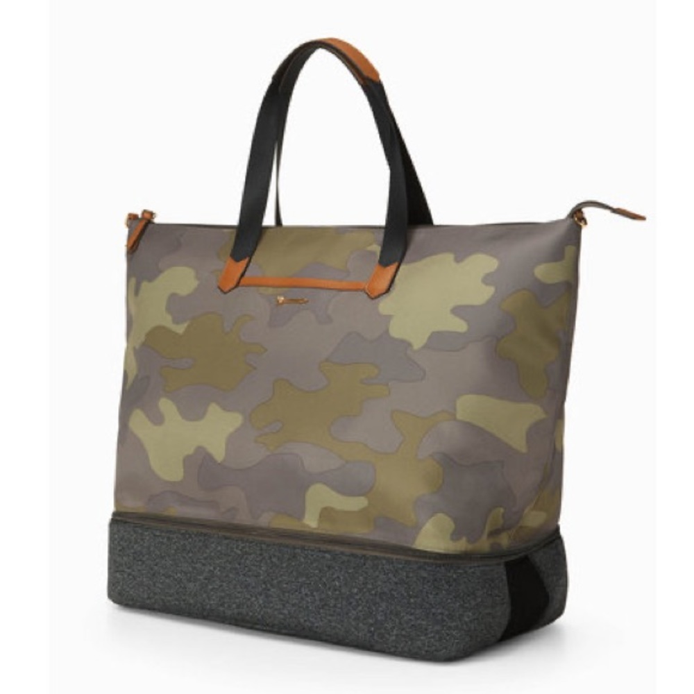 Stella and Dot Crush It Gym Bag Camo